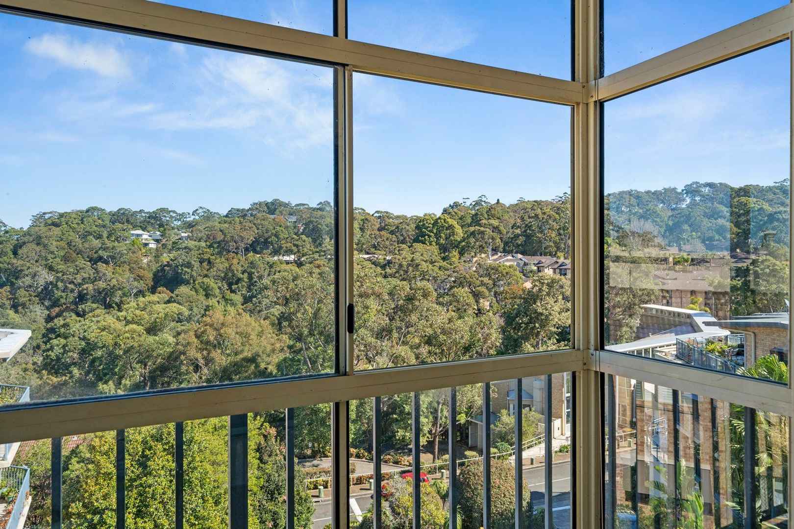 Contemporary coastal living with beautiful water views to long reef