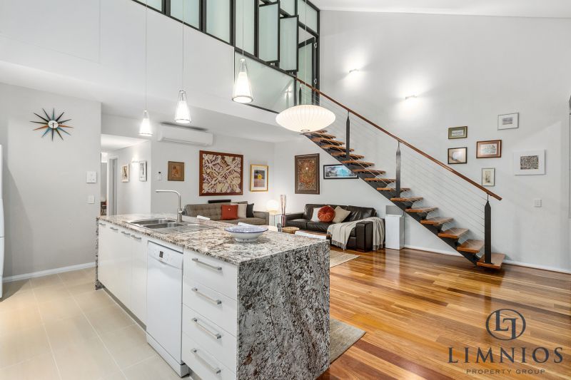 Warehouse Terrace Style Apartment With 3 Bedrooms Plus a Study!!