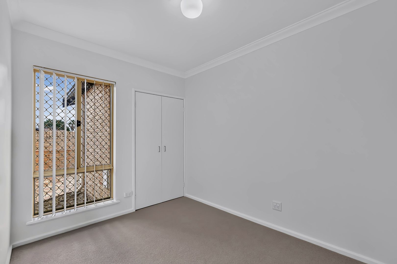 Light-filled corner villa ready to enjoy