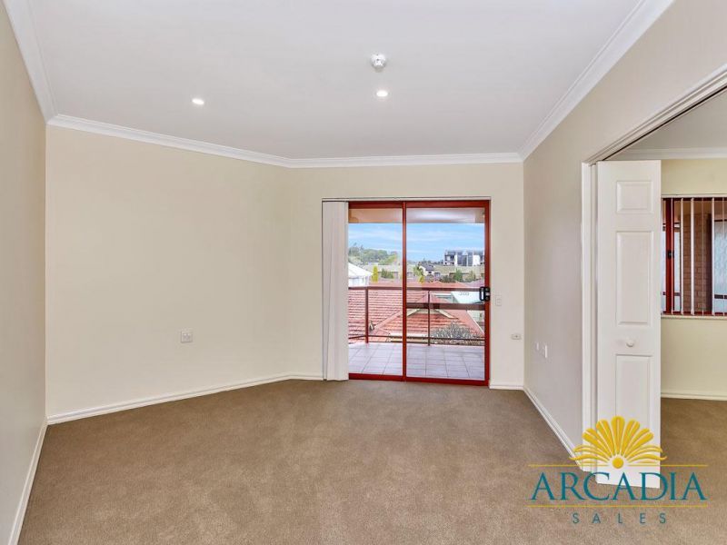 ARCADIA WATERS BICTON - Top Floor Fully Refurbished Apartment