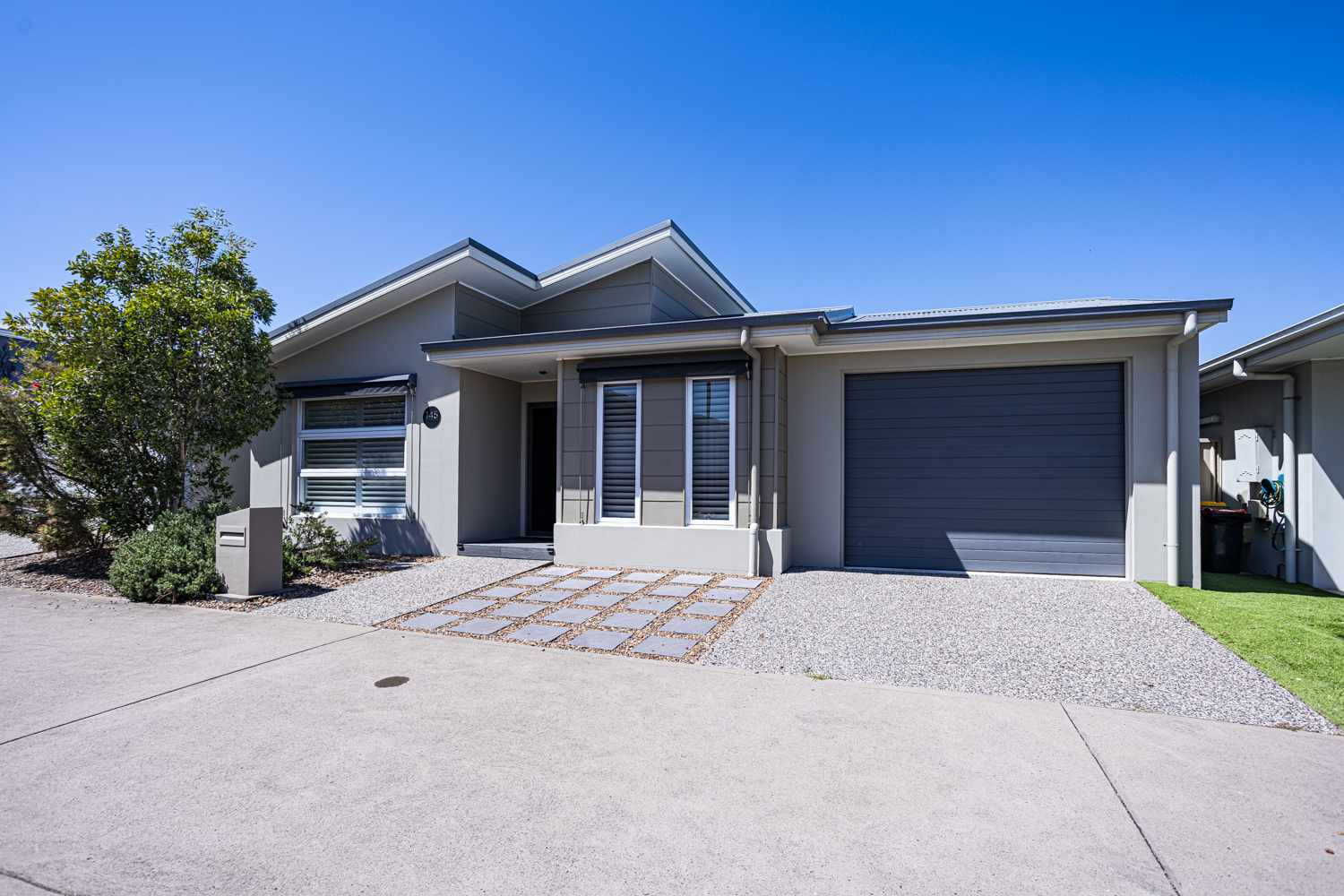 Palm Lake Resort Fern Bay -Special touches in ideal location