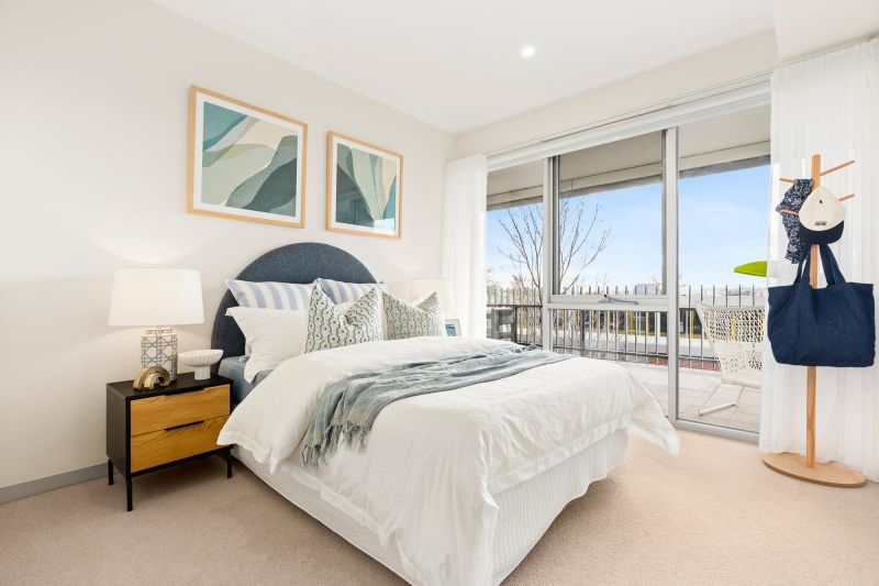 North-facing 2-bedroom apartment with views!