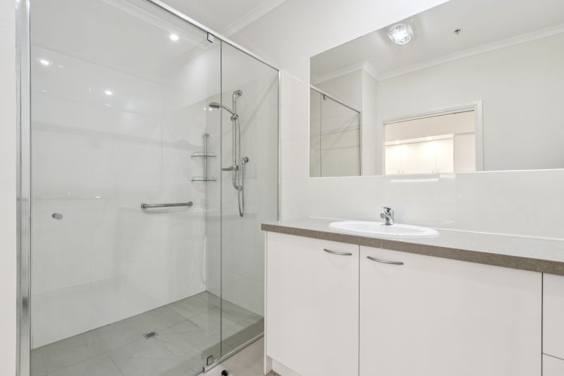 Independent studio apartment with new kitchen