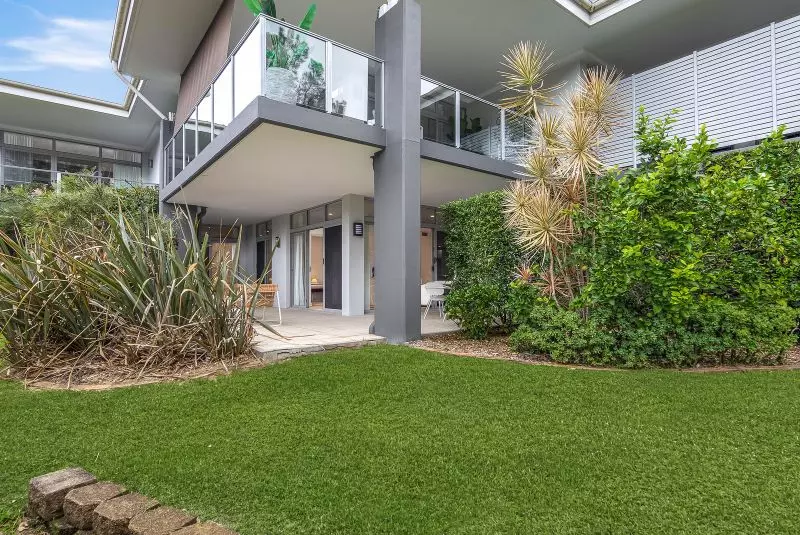 Refurbished Two Bedroom, Ground Floor Apartment with Large Balcony.