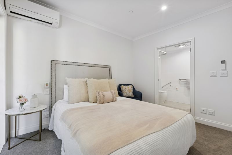 Spacious, ground-level apartment with services