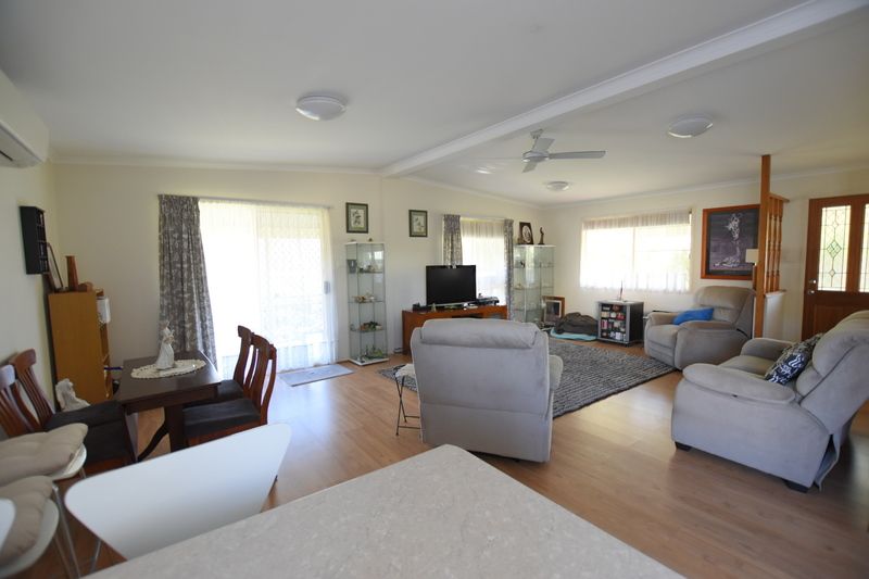 2 bedroom cottage style home with large wrap around verandah!