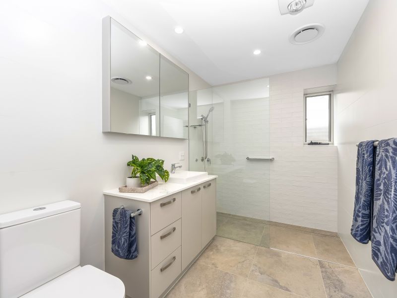 Sophisticated living by Shortland Waters golf course