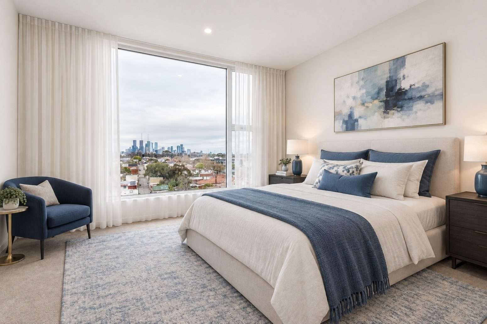 Top-Floor Apartment with Captivating City Views