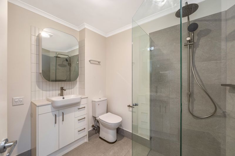 Upper Level Retreat - with Garage!