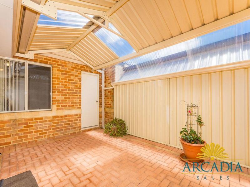ARCADIA WATERS MADDINGTON - Close to the Clubhouse, with Stone Benchtops.