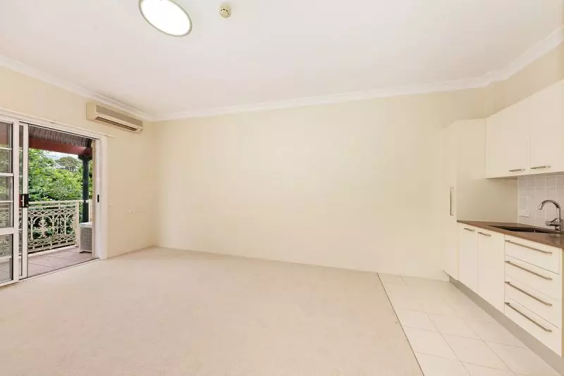 RECENTLY RENOVATED 1 BEDROOM APATMENT IN ARGUABLY NORTH SHORES MOST POPULAR RETIREMENT VILLAGE