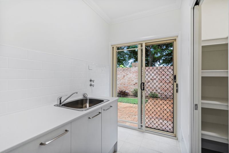 Spacious villa in a central location