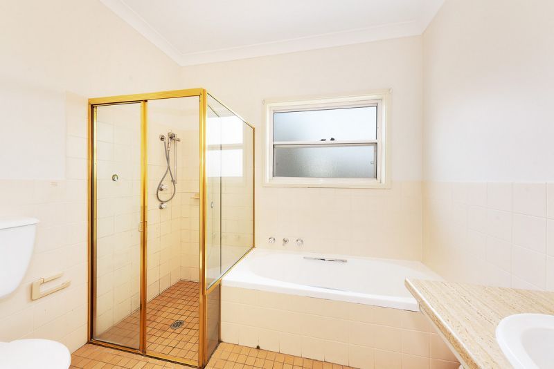 SPACIOUS  Freshly carpeted 2 bedder with both North and South facing balconies