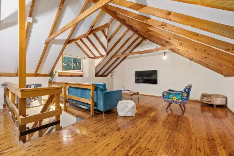 Captivating Cabin-Style  Cottage