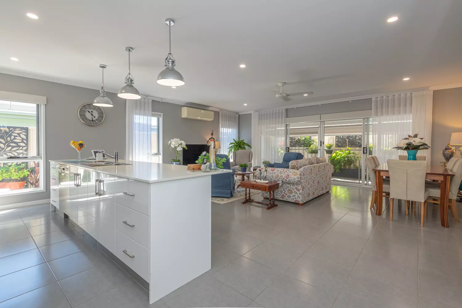 Modern Elegance in the Waratah Design 