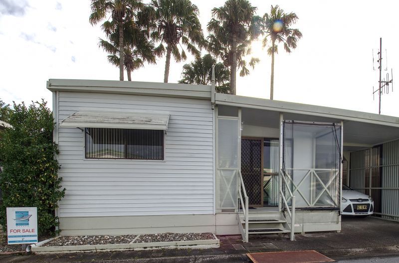 Crystal Waters Estate 106