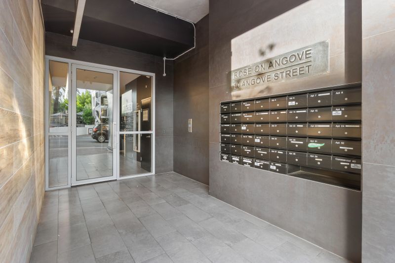 Stunning Views and Urban Lifestyle!!