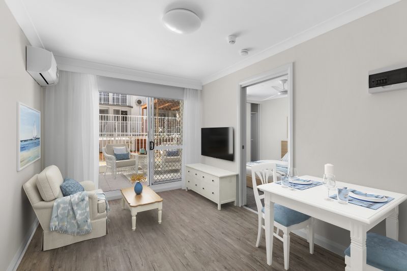 Beautifully renovated one bedroom serviced apartment with separate bedroom and ensuite plus kitchenette and terrace next to the pool area.