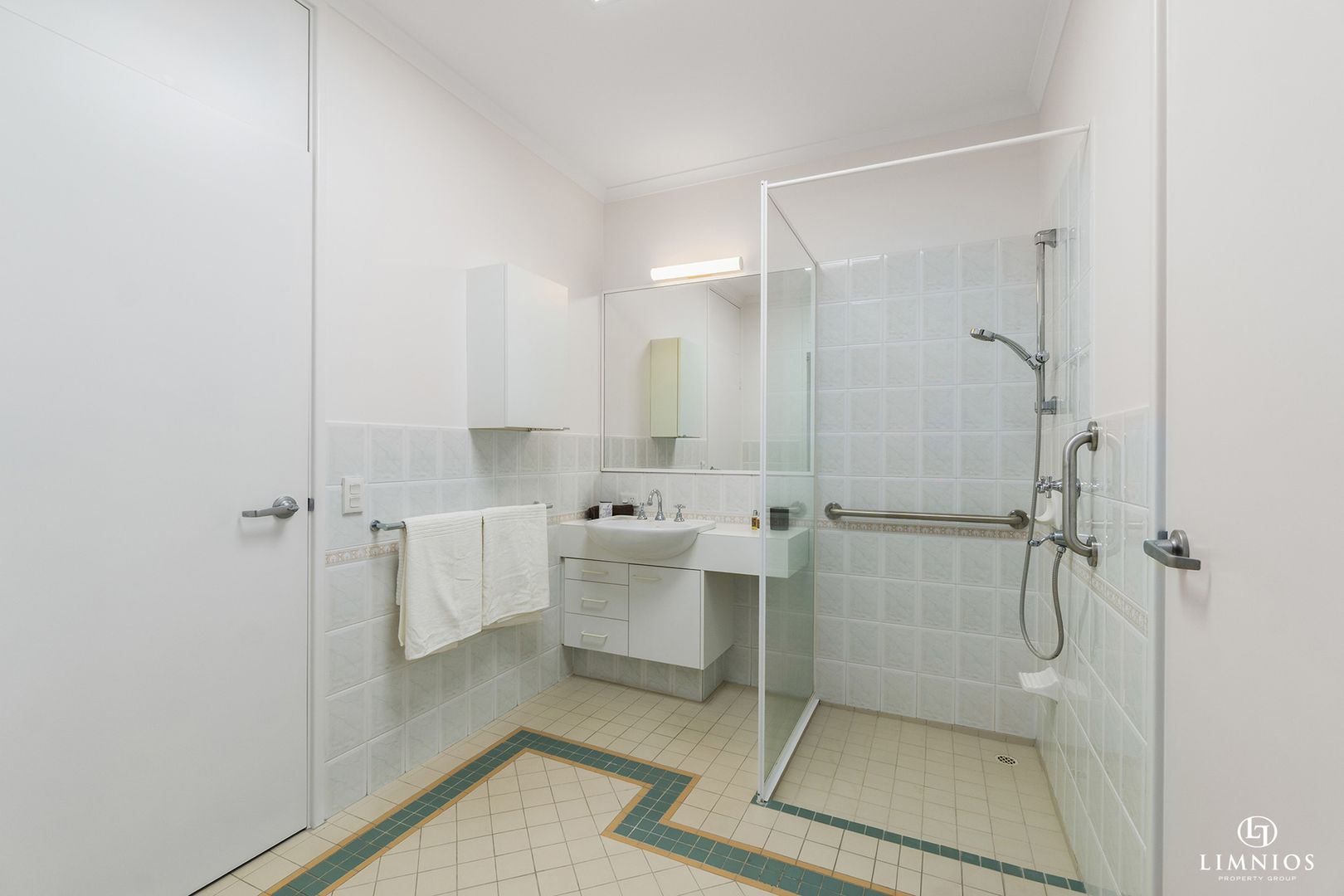NOW UNDER OFFER.  Light and bright villa with contemporary features