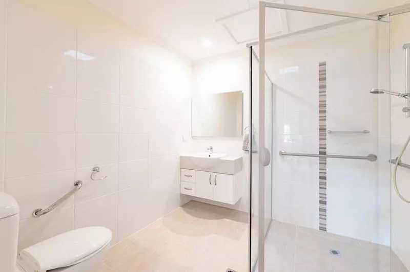 Stylish apartment in our charming and sought after Laurels Estate