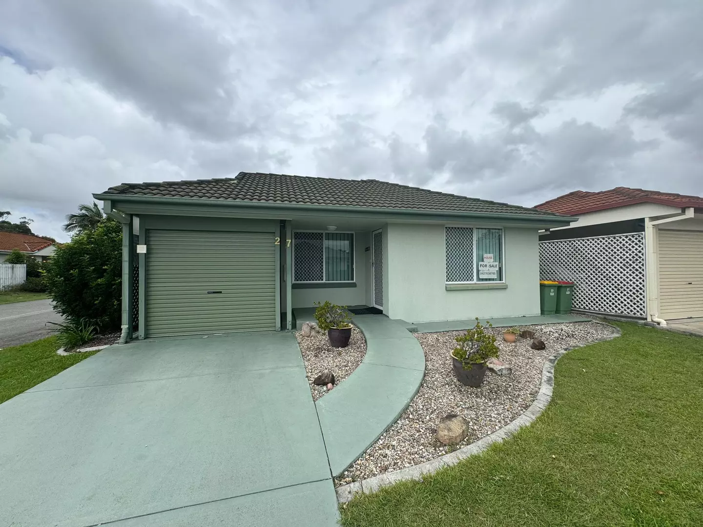 Freshly Painted & New Floor - Ready to Move in - OVER 50'S LIFESTYLE LIVING - GATED COMPLEX 