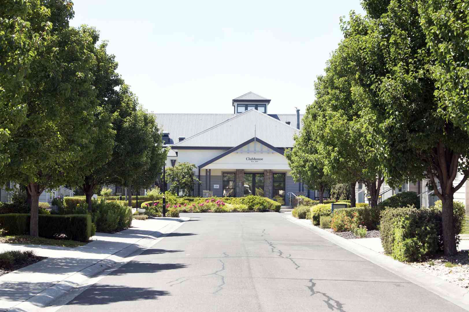 Lifestyle Chelsea Heights - Stylish living close to the bay. Downsize to a secure and vibrant bayside neighbourhood, close to all amenities while you soak up some vitamin sea.