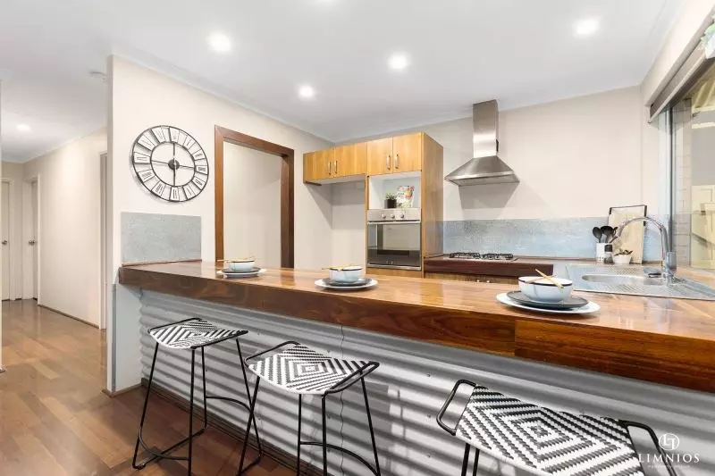 Spacious end villa with massive yard!