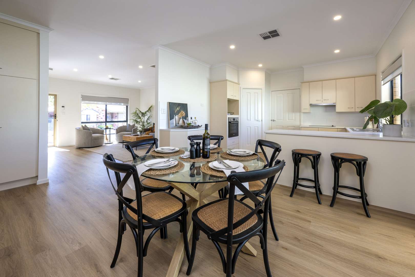 Eldercare Elmwood Grove: stunning three-bedroom villa with garage