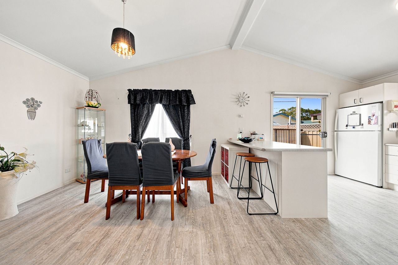 Palm Lake Resort Willow Lodge - 1 Colonial Drive, Bangholme  3175 - Corner Home With Dual Air Conditioning
