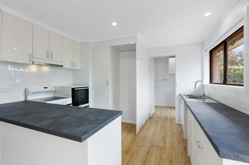 Peaceful Retreat with Garden, Deck and Spacious Garage