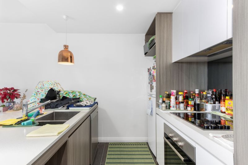 Contemporary and Stylish Living, Central Location!