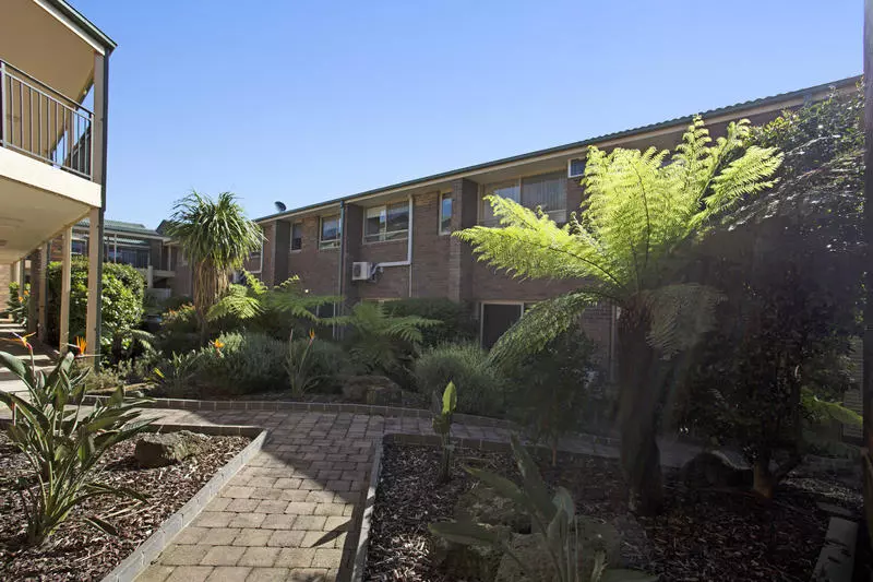 Easy Living Overlooking Peaceful Courtyard Gardens