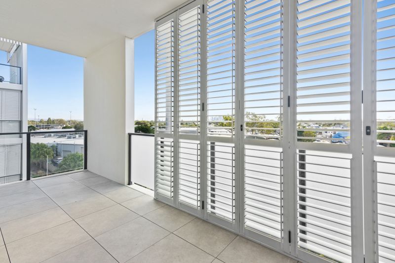 South-facing apartment with stunning Burleigh Golf Course vistas