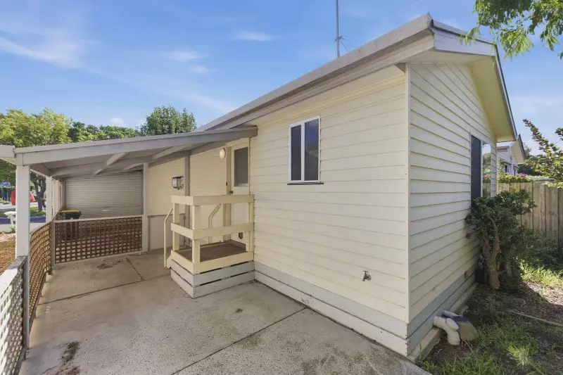 Quaint Cottage! Close to the Community Centre