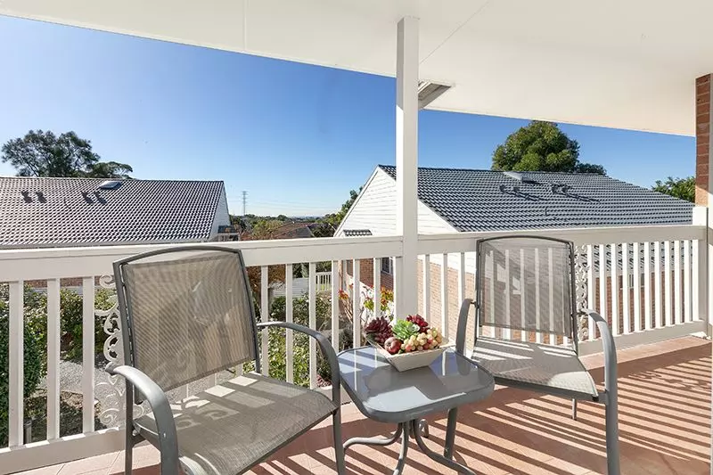 Perfectly located 3 bedroom unit with easy ramp access and glorious views.