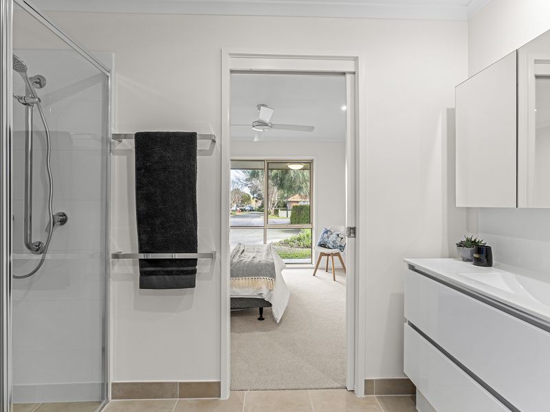 Beautifully presented Unit with Space to Unwind