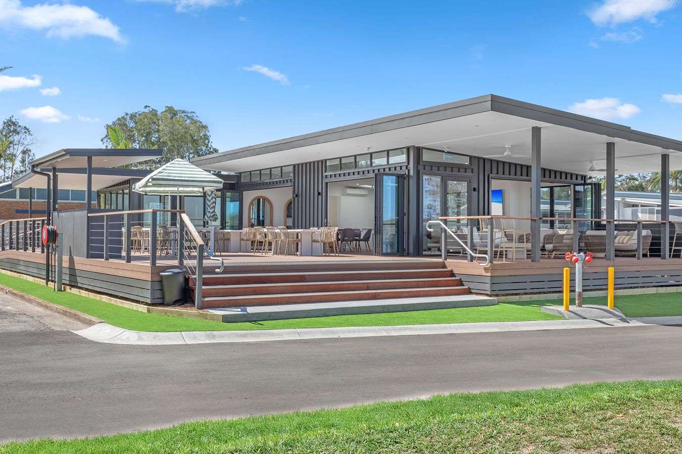 Discover Over 50s Lakefront Living