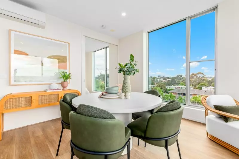 Airy top-floor apartment with stunning north-east views