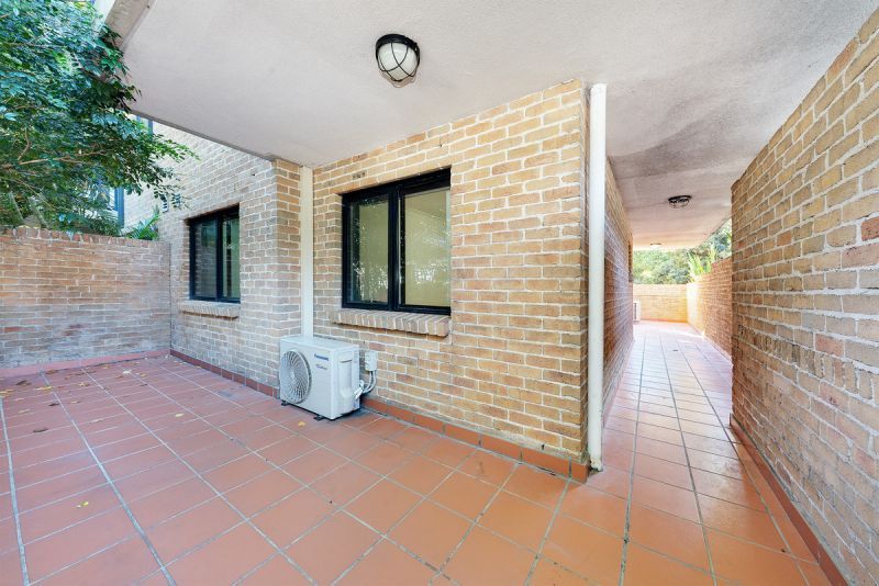 SPACIOUS OPEN PLAN LIVING - FULL BRICK SOLID CONSTRUCTION
