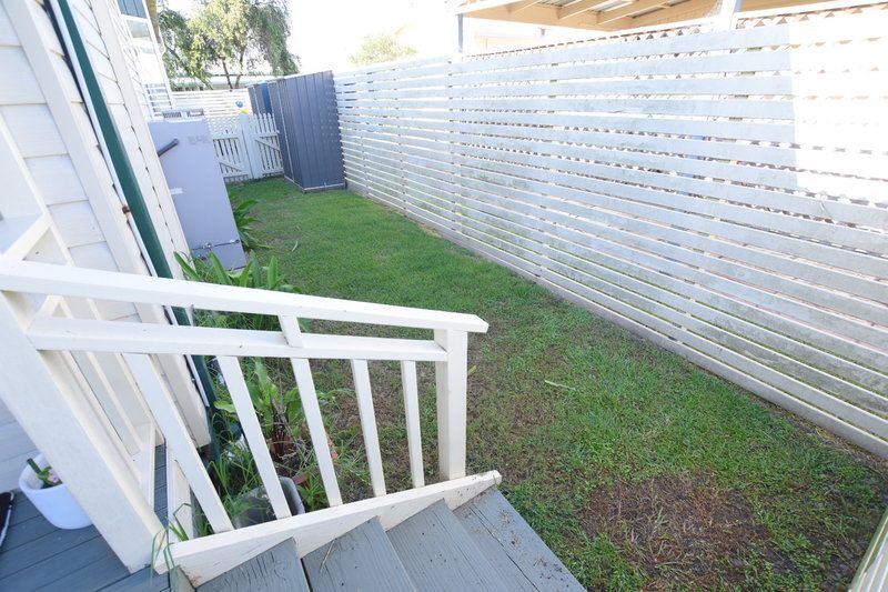 2 bedroom cottage style home with large wrap around verandah!