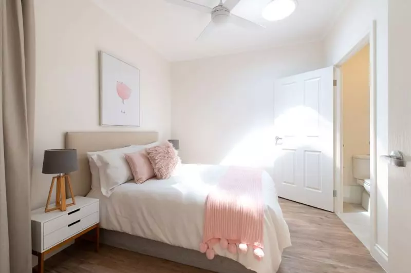 Spacious serviced apartment opening onto lovely communal courtyard