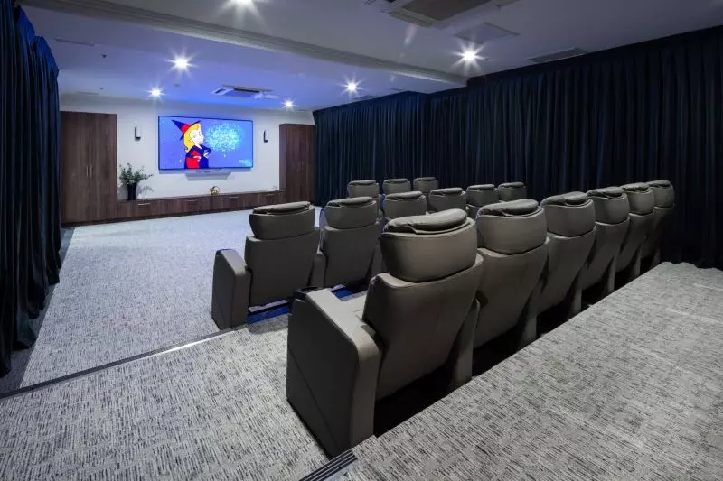 One-bedroom apartment with a large double balcony