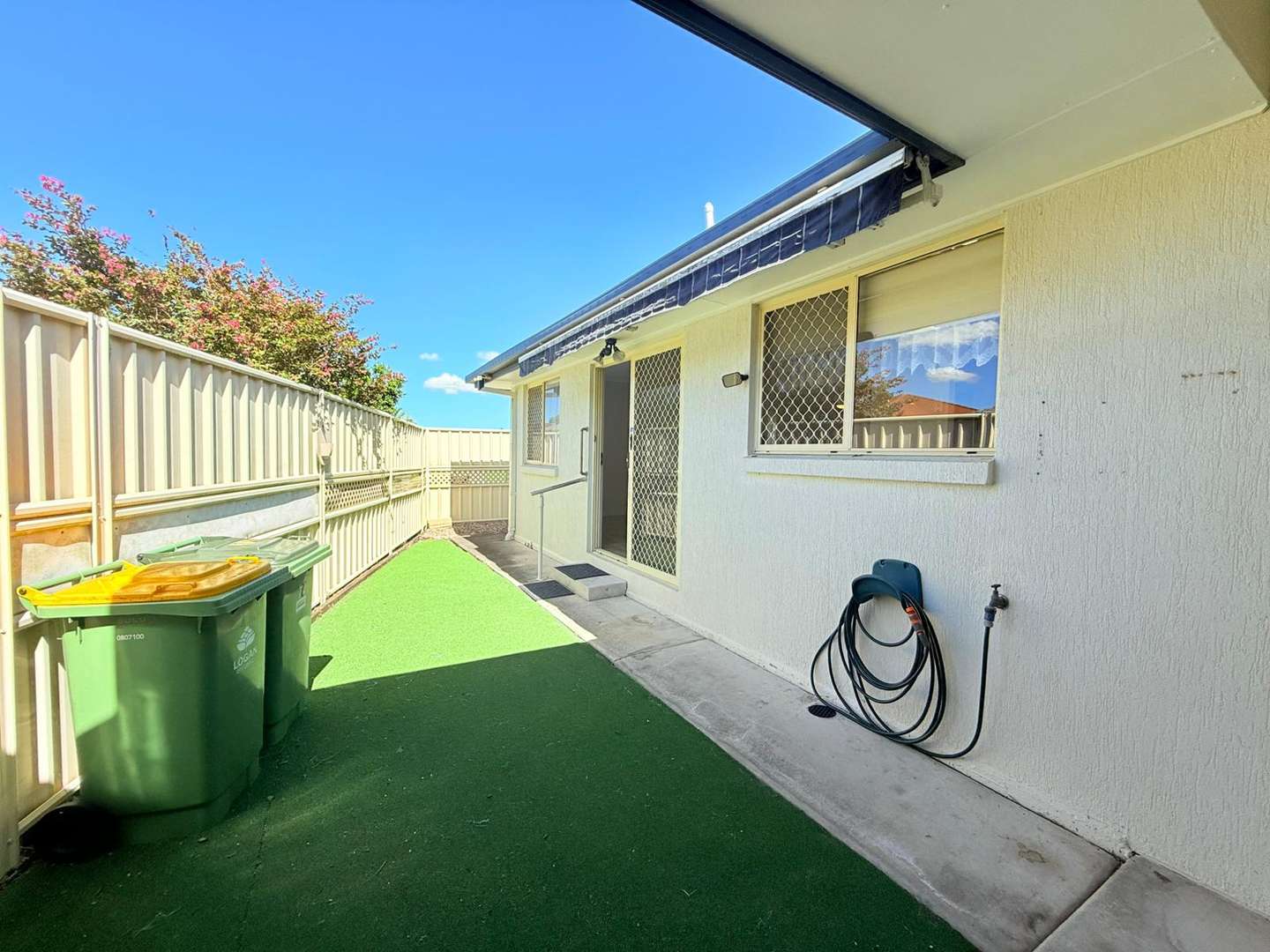 Ready to Move In! Comfortable bright 2 bedroom home in an Over 50's Gated Complex