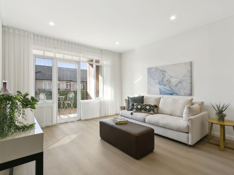 Stylish North-Facing Penthouse with Sunlit Balcony