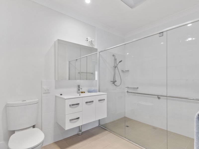 One-bedroom apartment located in a quiet and peaceful setting.