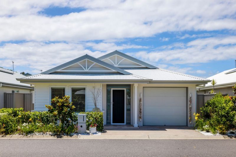 Lakeside Views - Relaxed, Stylish Living at its Best!