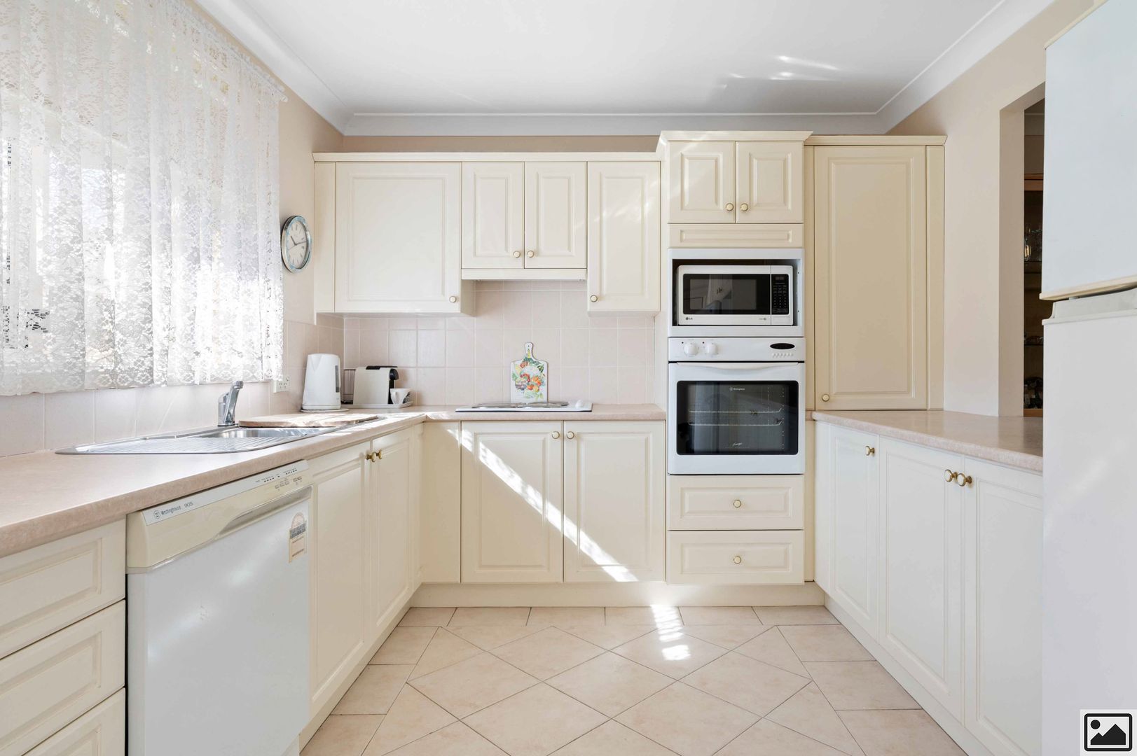 Beautifully Presented Villa with Private Garden Outlook