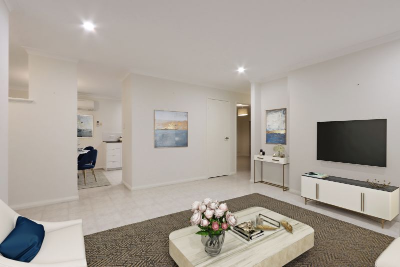 Street Front Home In Quiet Cul - De - Sac