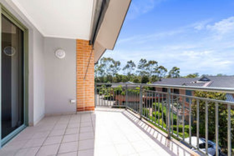 East facing upper floor unit with lift access