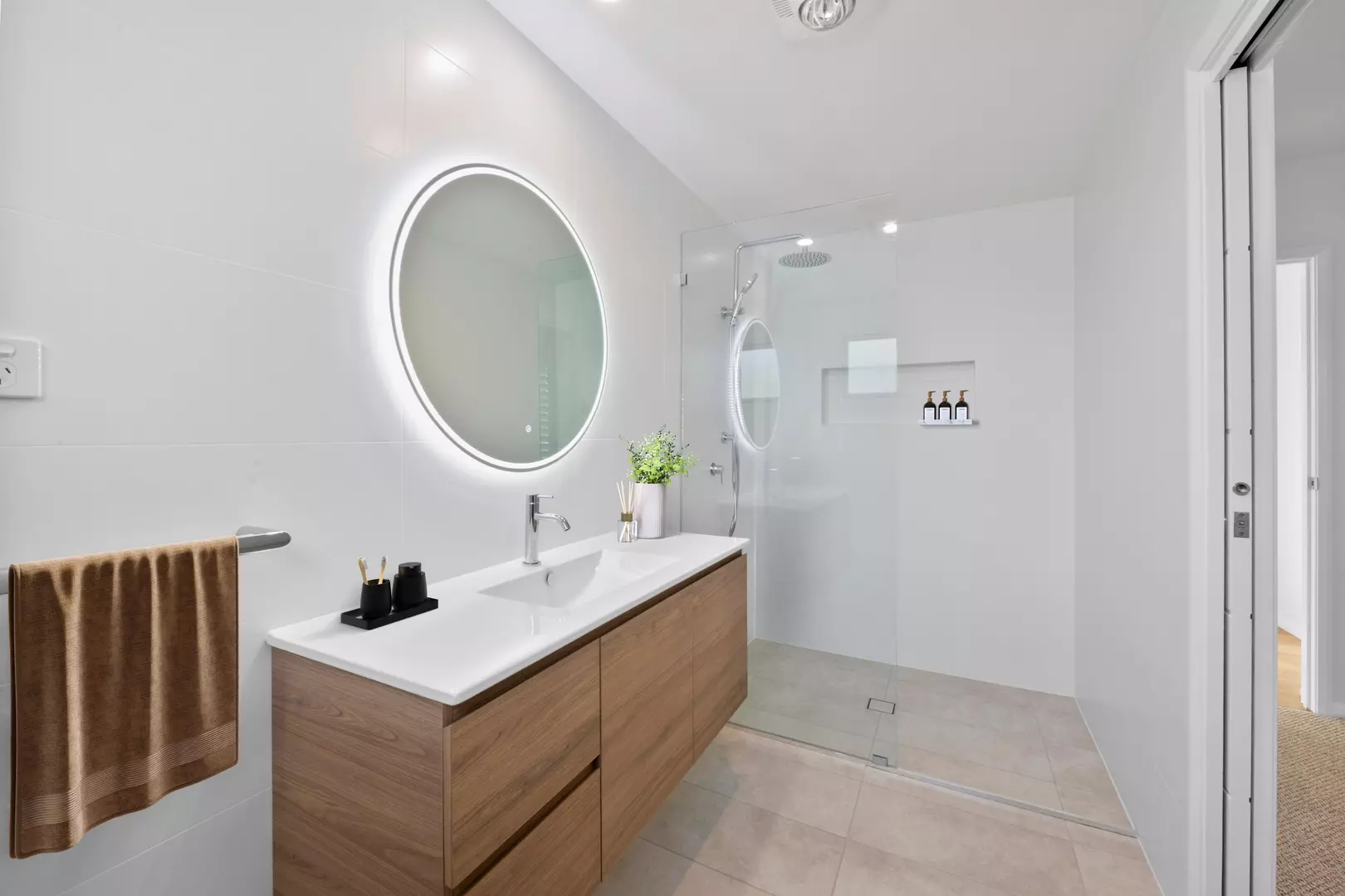 New Modern - 2 bedroom + study